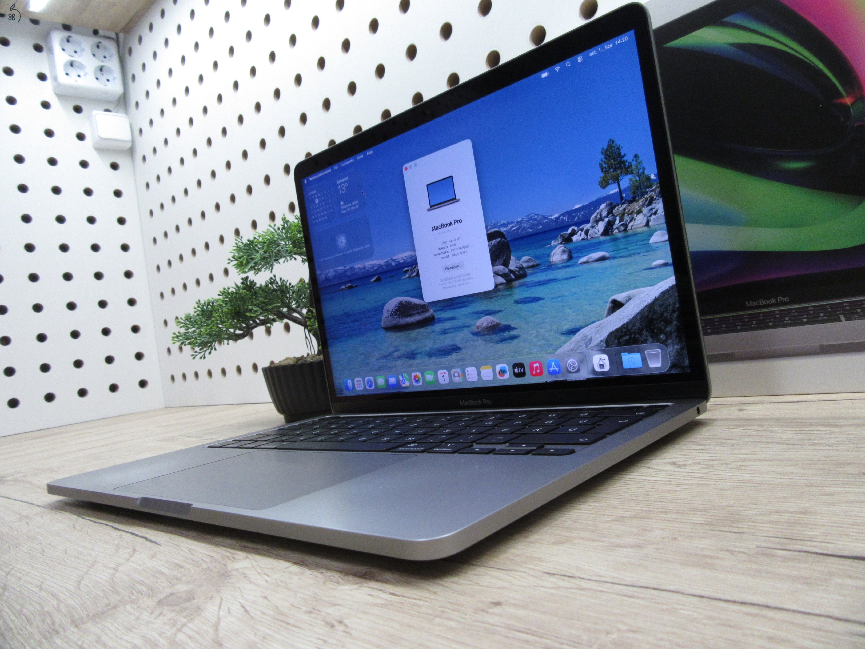 Apple MacBook Pro 13 (2020, M1) – Retina, 17 órás üzemidő, halk erő – 8 GB / 500 GB – Használt, karcmentes – 87% akku (371 ciklus) – 3 hónap garancia