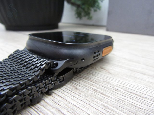 Apple Watch Ultra 2 – 49 mm – Titánium + szafír, 3000 nites kijelző – Használt, szép – 100% akku – Garancia 2025. 11. 21-ig