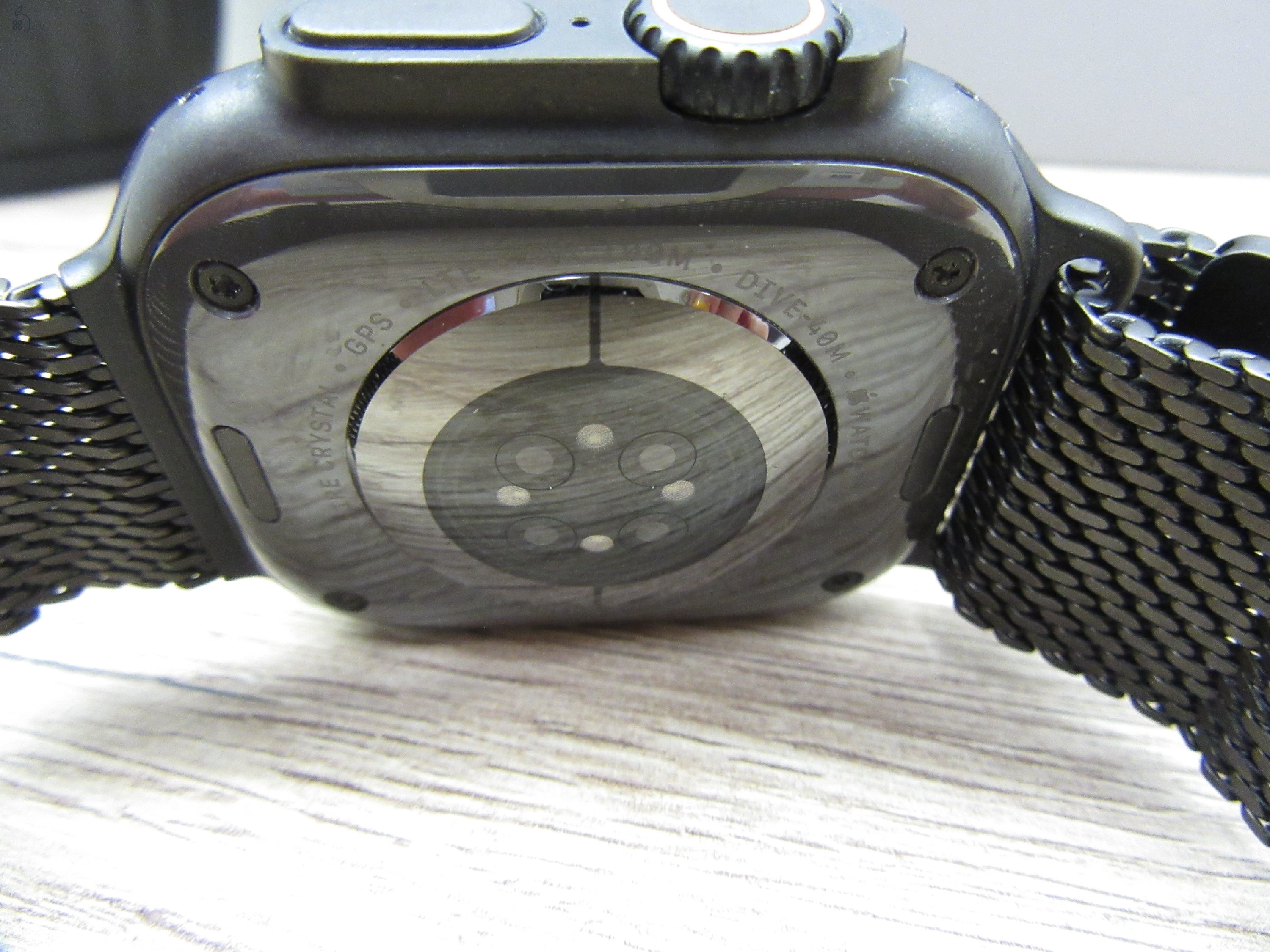 Apple Watch Ultra 2 – 49 mm – Titánium + szafír, 3000 nites kijelző – Használt, szép – 100% akku – Garancia 2025. 11. 21-ig