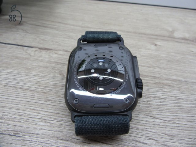 Apple Watch Ultra 2 – 49 mm – Titánium + szafír, 3000 nites kijelző – Használt, szép – 100% akku – Garancia 2025. 11. 21-ig