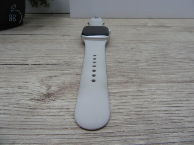 Apple Watch SE (2. generáció) – 40 mm – Pehelykönnyű, gyors és megbízható – Használt, karcmentes – Garancia 3 hónap