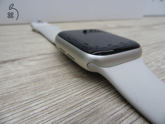 Apple Watch SE (2. generáció) – 40 mm – Pehelykönnyű, gyors és megbízható – Használt, karcmentes – Garancia 3 hónap