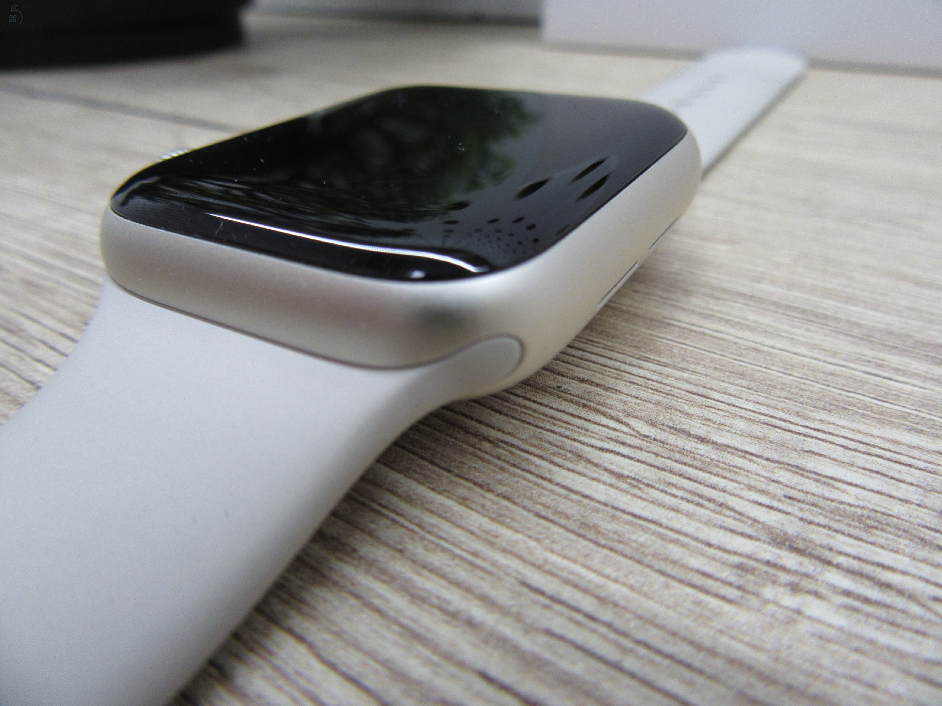Apple Watch SE (2. generáció) – 40 mm – Pehelykönnyű, gyors és megbízható – Használt, karcmentes – Garancia 3 hónap