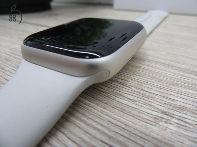 Apple Watch SE (2. generáció) – 40 mm – Pehelykönnyű, gyors és megbízható – Használt, karcmentes – Garancia 3 hónap
