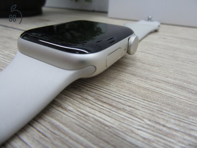 Apple Watch SE (2. generáció) – 40 mm – Pehelykönnyű, gyors és megbízható – Használt, karcmentes – Garancia 3 hónap