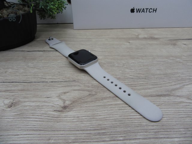 Apple Watch SE (2. generáció) – 40 mm – Pehelykönnyű, gyors és megbízható – Használt, karcmentes – Garancia 3 hónap