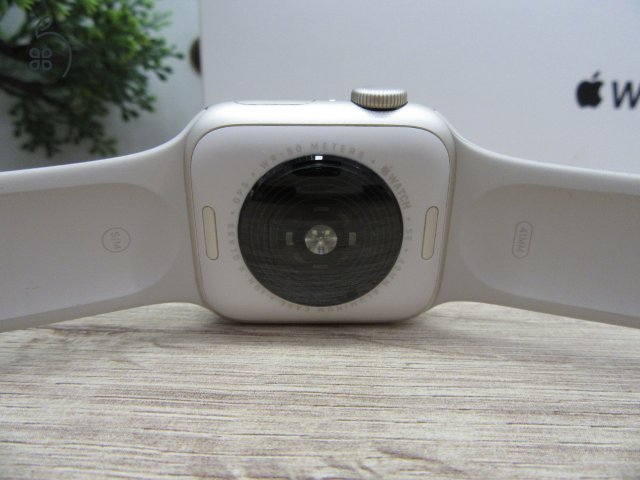 Apple Watch SE (2. generáció) – 40 mm – Pehelykönnyű, gyors és megbízható – Használt, karcmentes – Garancia 3 hónap