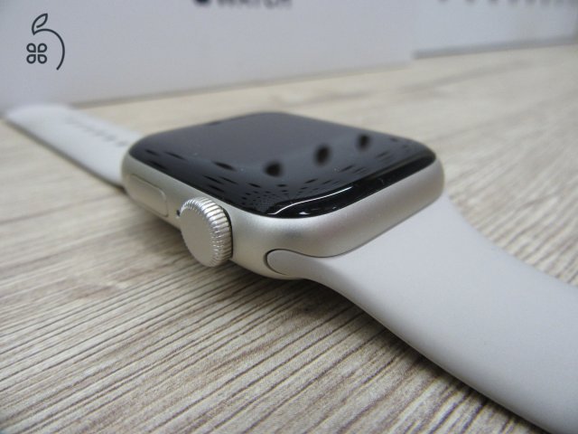 Apple Watch SE (2. generáció) – 40 mm – Pehelykönnyű, gyors és megbízható – Használt, karcmentes – Garancia 3 hónap