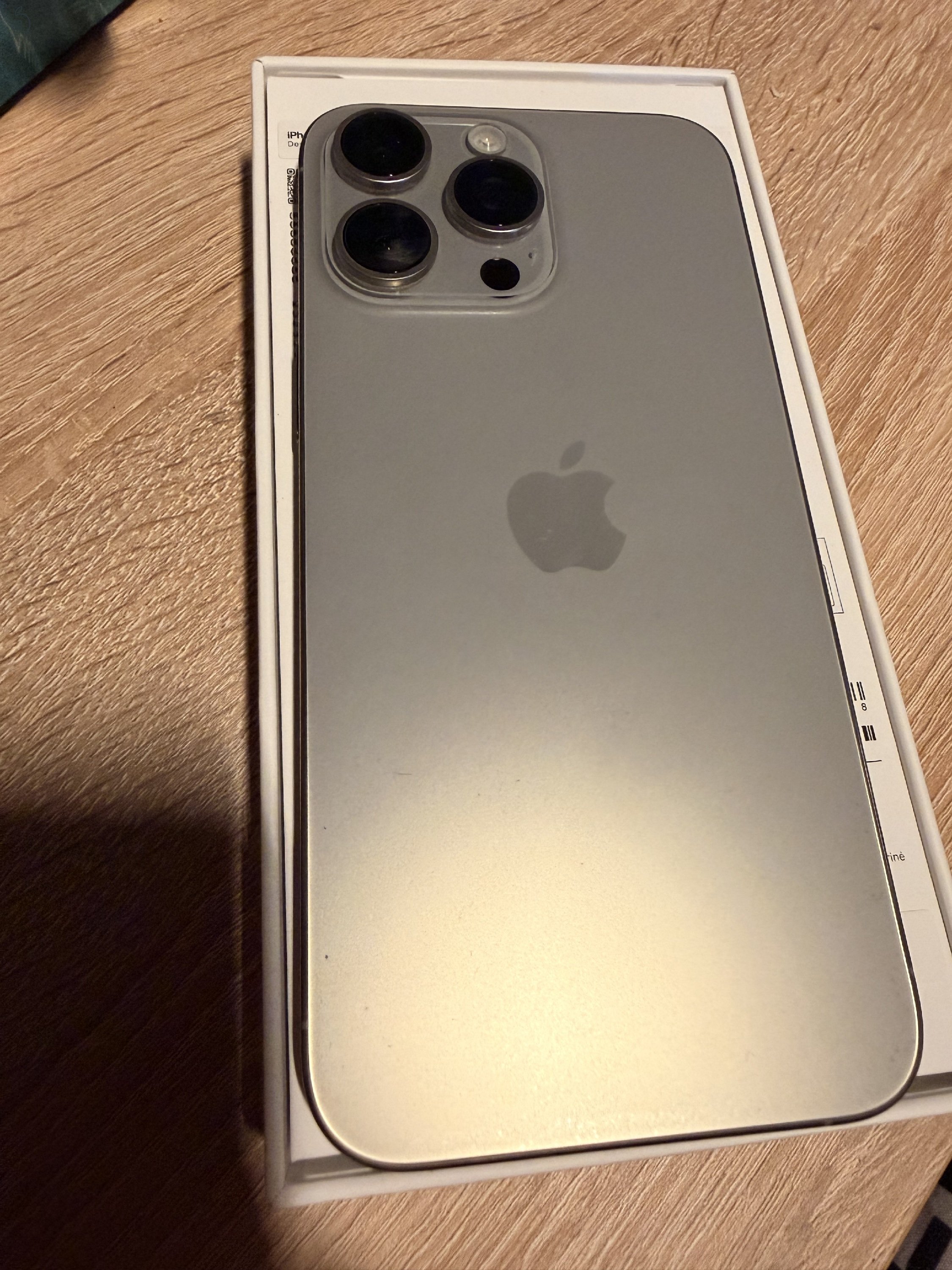 iPhone 15 Pro Max – Natúr Titán