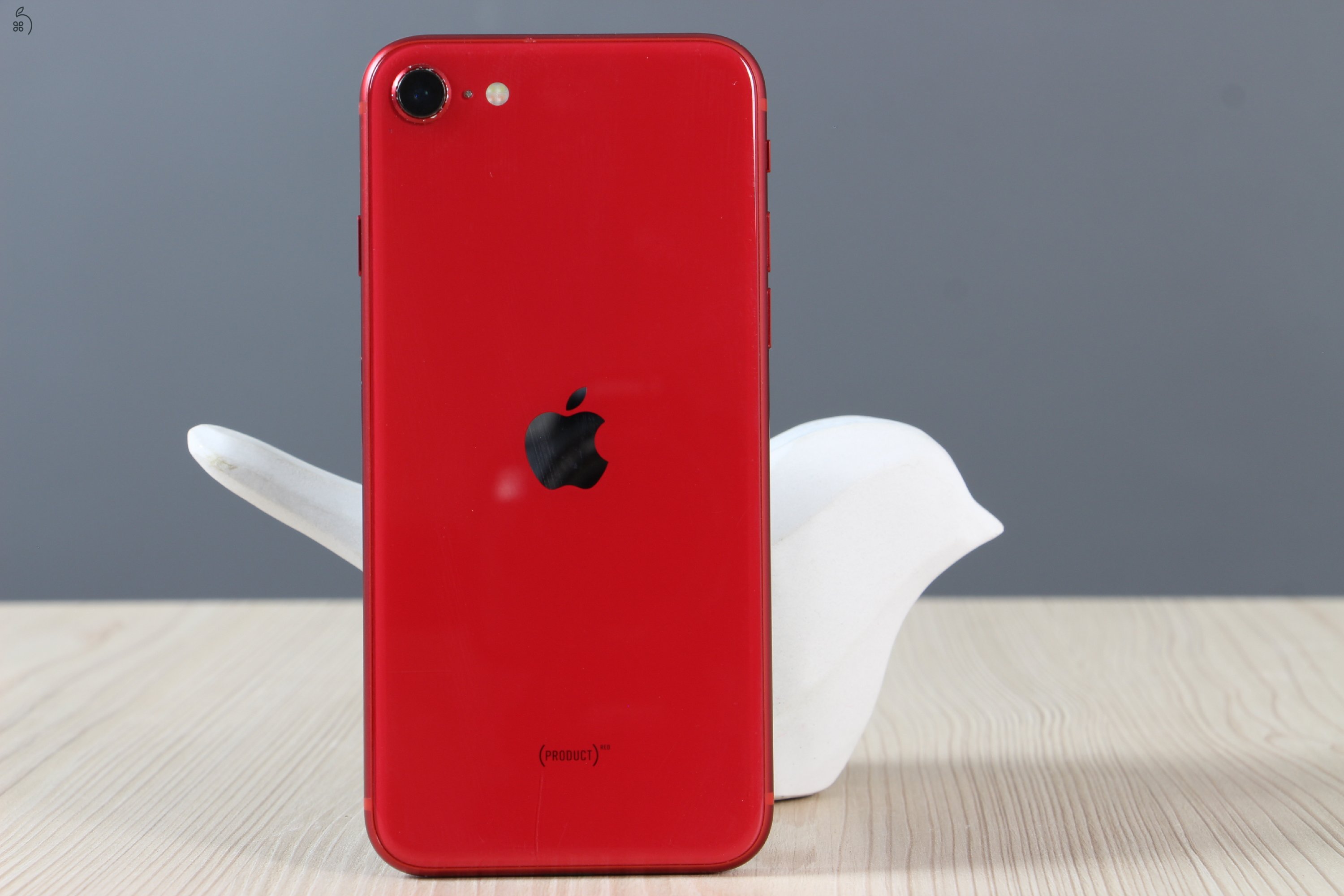Apple iPhone SE 2020 64GB piros C+ US-7142