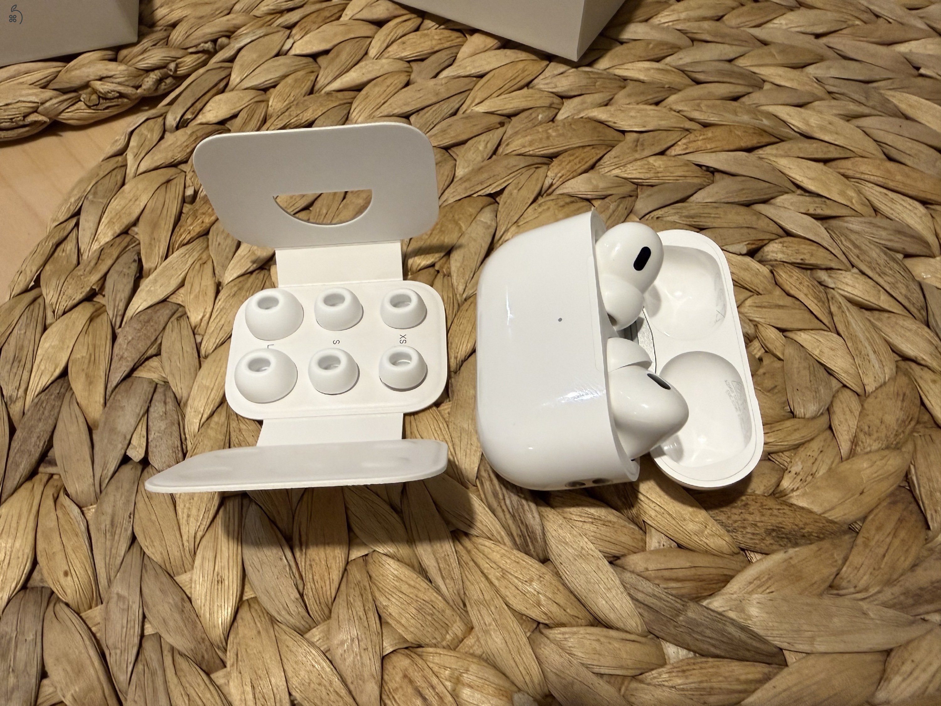 Apple AirPods Pro 2 MagSafe Charging Case (USB-C)