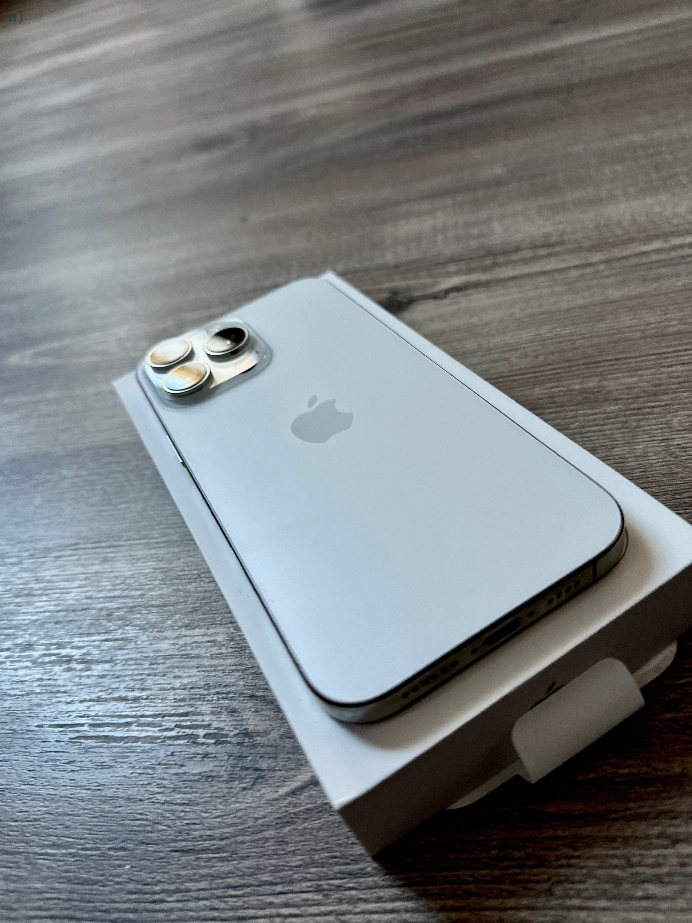 Iphone 16 pro max Karcmentes, apple Gari, 100% Akku