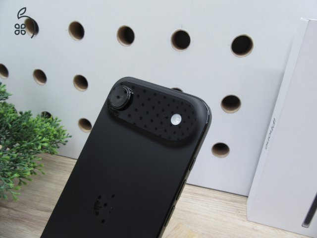 Apple iPhone Air – Space Black – Pehelykönnyű elegancia, nagy tárhely – 256 GB – Használt, újszerű – 100% akku (6 ciklus) – Garancia 2026. 09. 25-ig