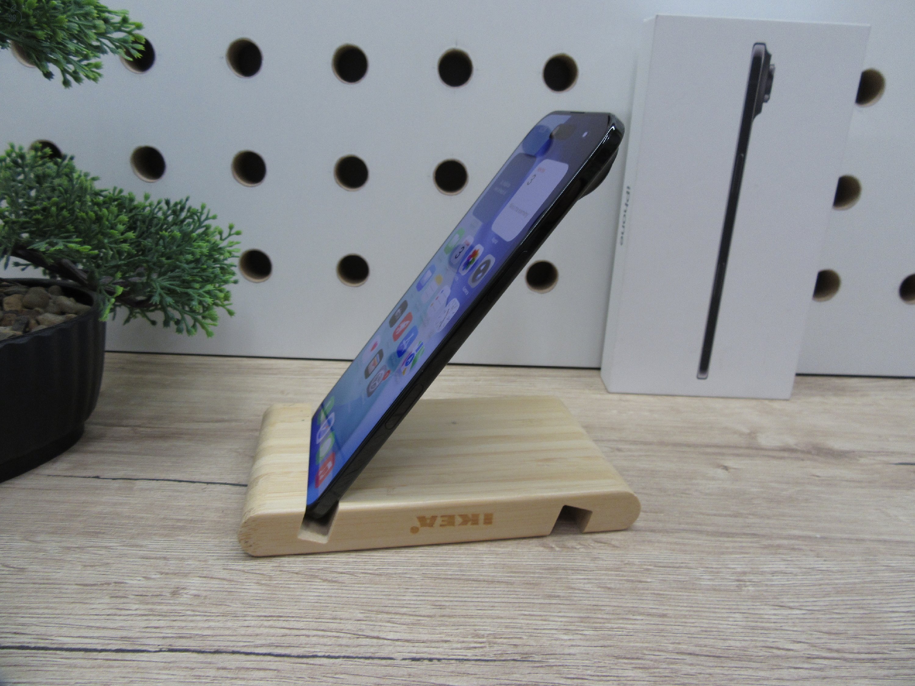 Apple iPhone Air – Space Black – Pehelykönnyű elegancia, nagy tárhely – 256 GB – Használt, újszerű – 100% akku (6 ciklus) – Garancia 2026. 09. 25-ig