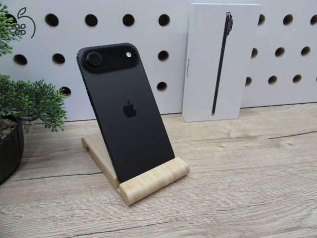 Apple iPhone Air – Space Black – Pehelykönnyű elegancia, nagy tárhely – 256 GB – Használt, újszerű – 100% akku (6 ciklus) – Garancia 2026. 09. 25-ig