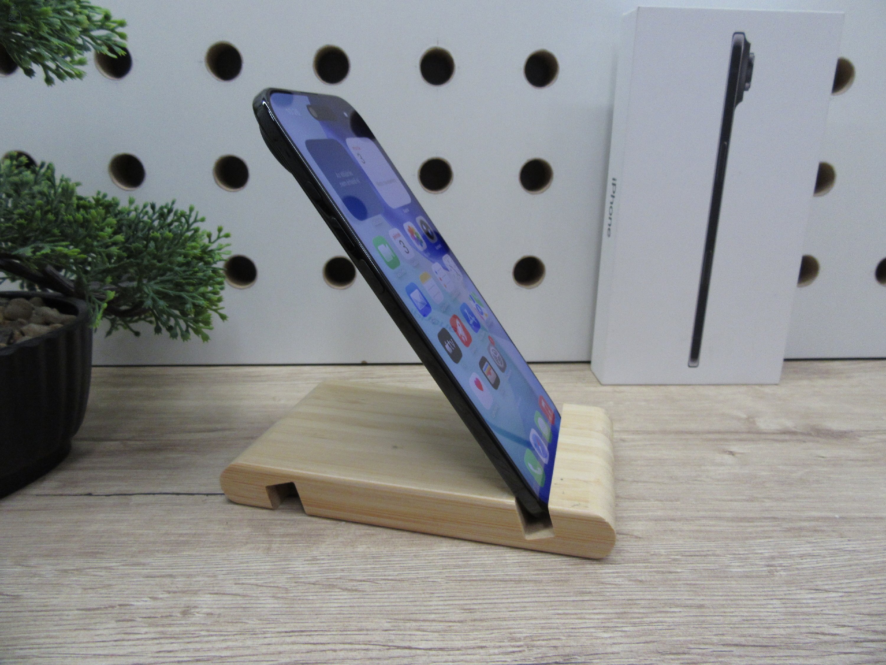 Apple iPhone Air – Space Black – Pehelykönnyű elegancia, nagy tárhely – 256 GB – Használt, újszerű – 100% akku (6 ciklus) – Garancia 2026. 09. 25-ig