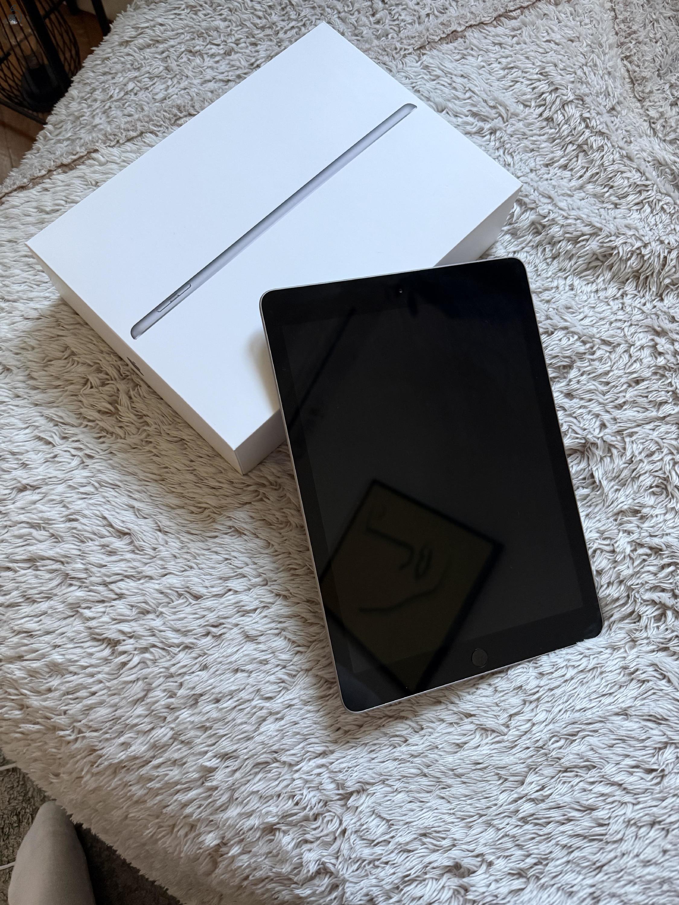 iPad 6th Gen (2018) 32gb, Wi-Fi, MR7F2HC/A