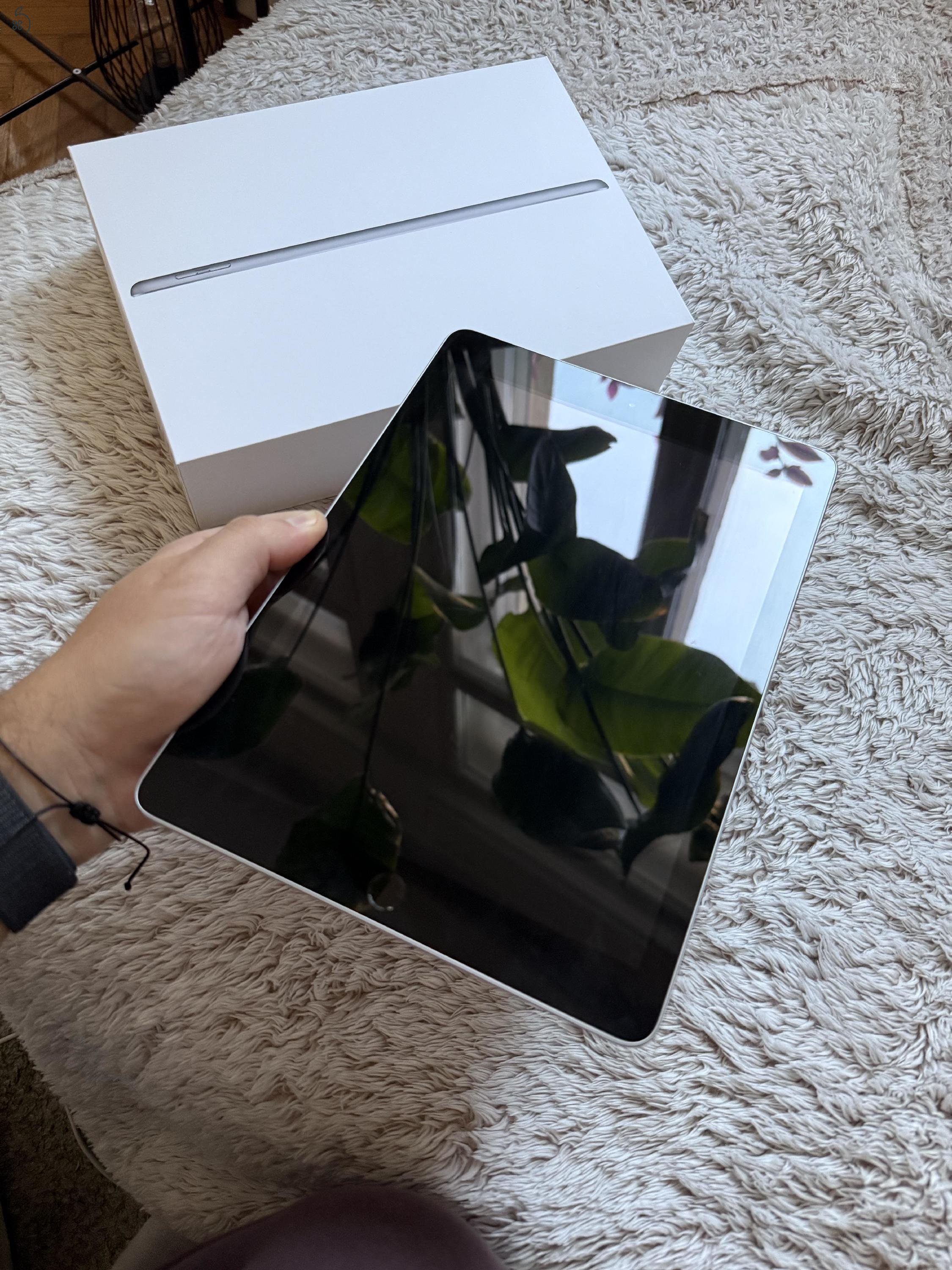 iPad 6th Gen (2018) 32gb, Wi-Fi, MR7F2HC/A