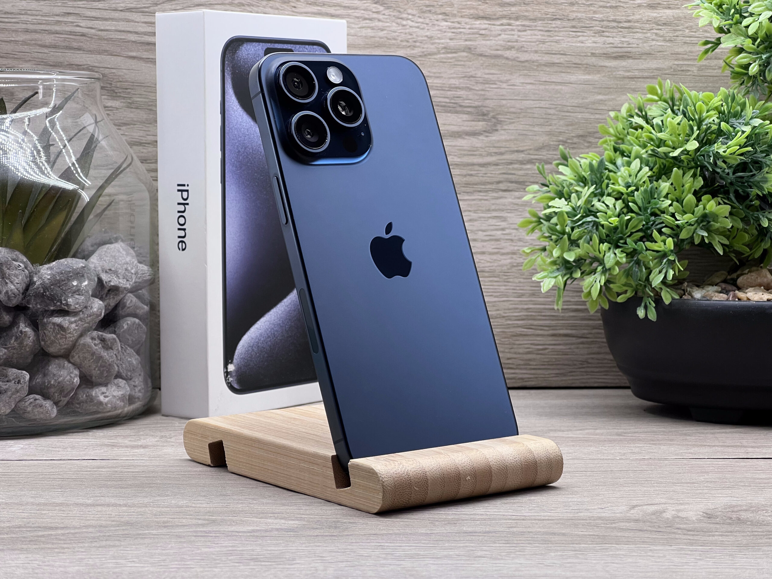 Hibátlan iPhone 15 Pro Max Blue Titanium 256GB E-SIM 2 ÉV Garanciával Számlával 92% Akksi
