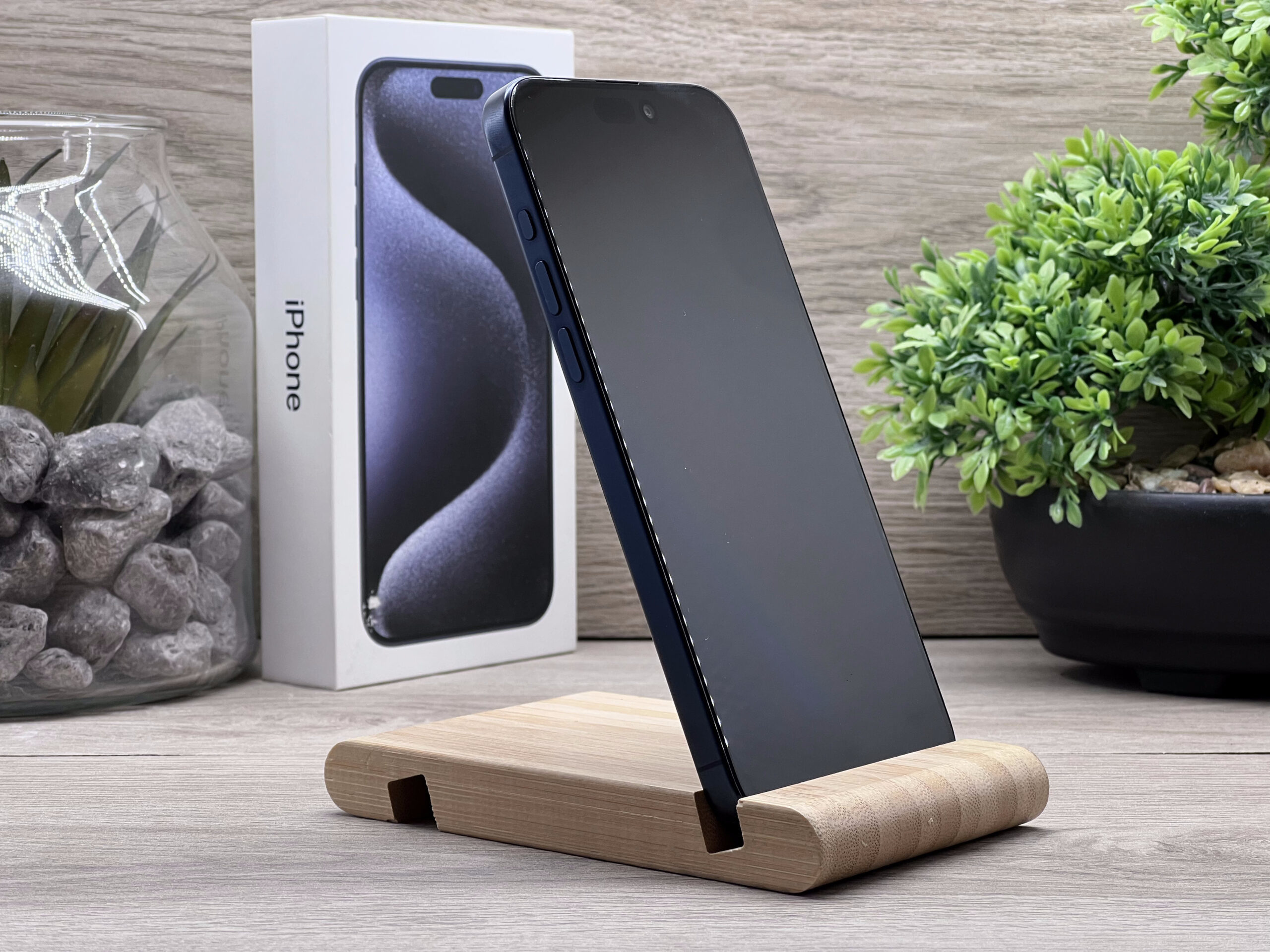 Hibátlan iPhone 15 Pro Max Blue Titanium 256GB E-SIM 2 ÉV Garanciával Számlával 92% Akksi