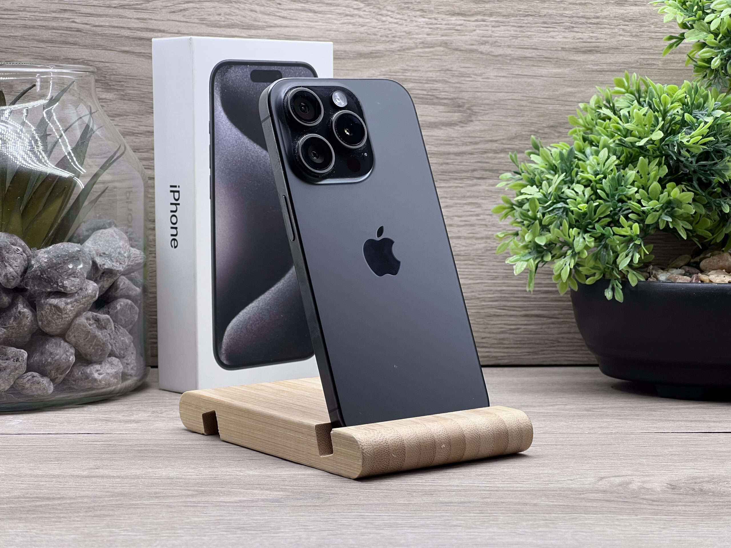 Hibátlan iPhone 15 Pro Black Titanium 128GB 2 ÉV Garanciával Számlával 90% Akksi