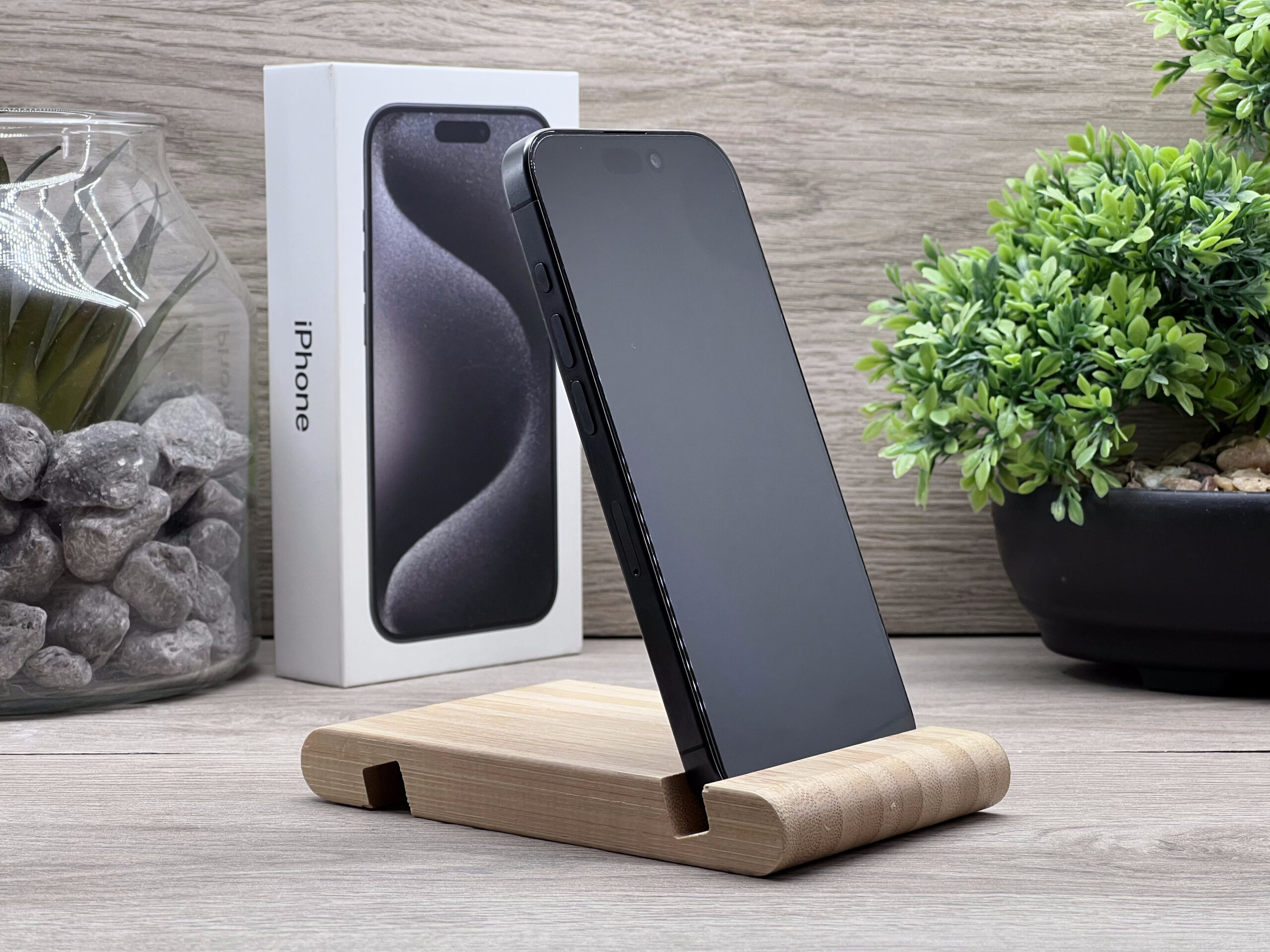 Hibátlan iPhone 15 Pro Black Titanium 128GB 2 ÉV Garanciával Számlával 90% Akksi