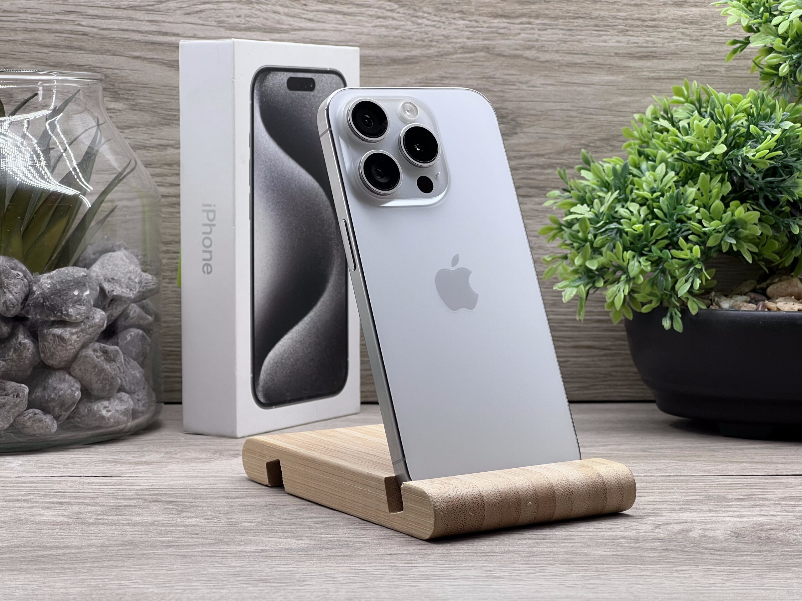 Hibátlan iPhone 15 Pro White Titanium 256GB 2 ÉV Garanciával Számlával 92% Akksi