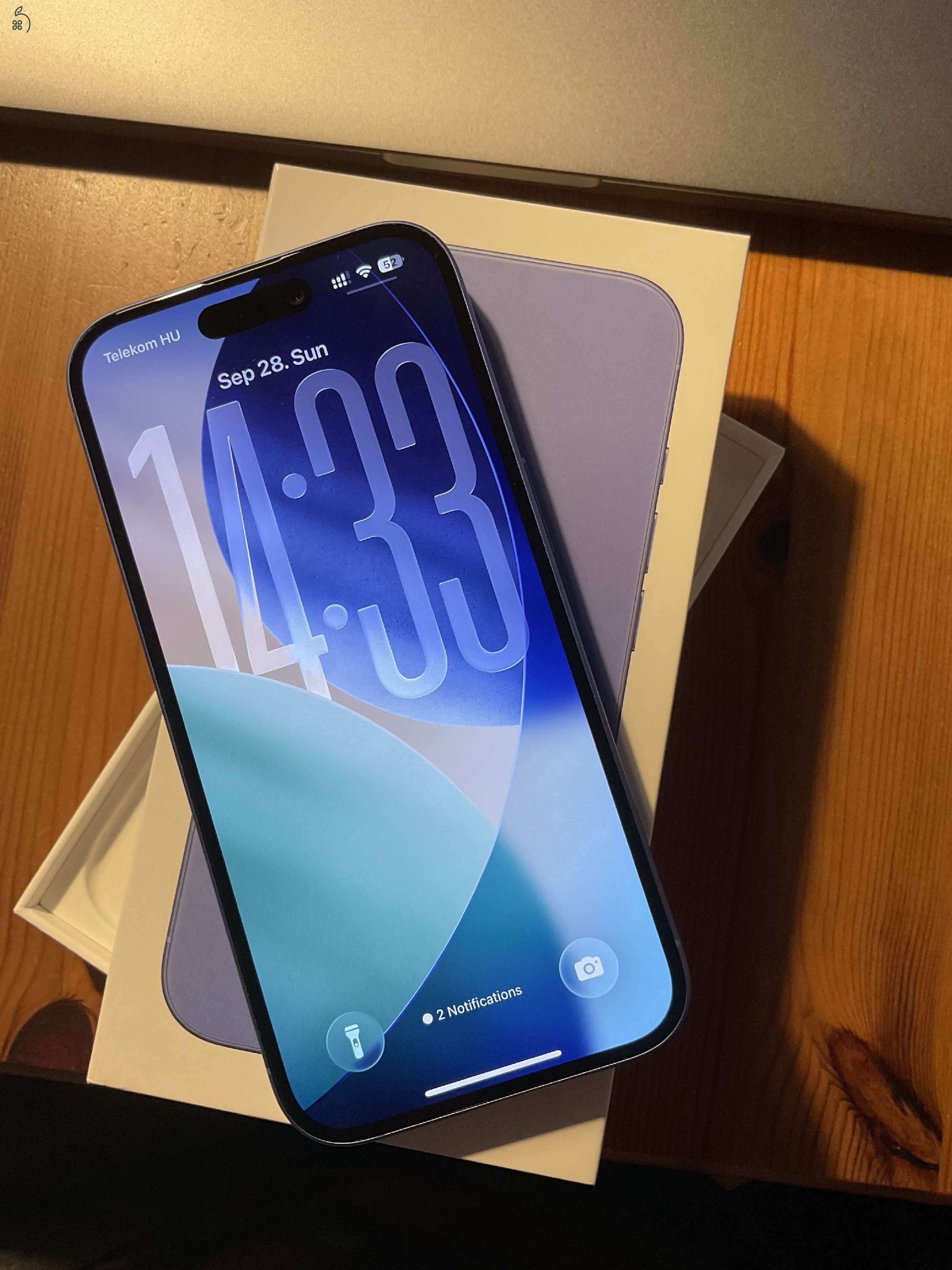 iPhone 16 256GB Ultramarin - újszerű állapot, garanciával 2025 decemberig