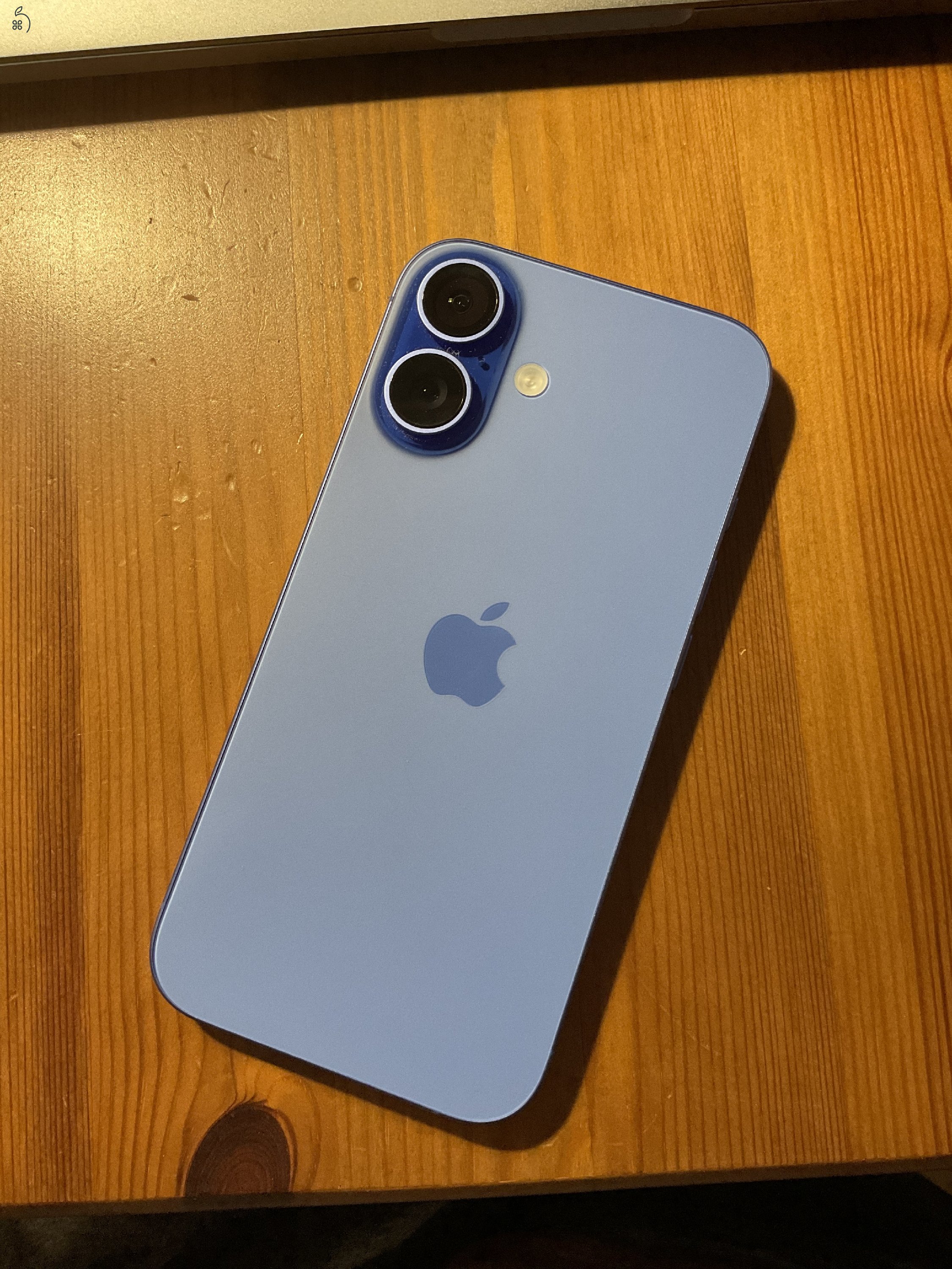 iPhone 16 256GB Ultramarin - újszerű állapot, garanciával 2025 decemberig