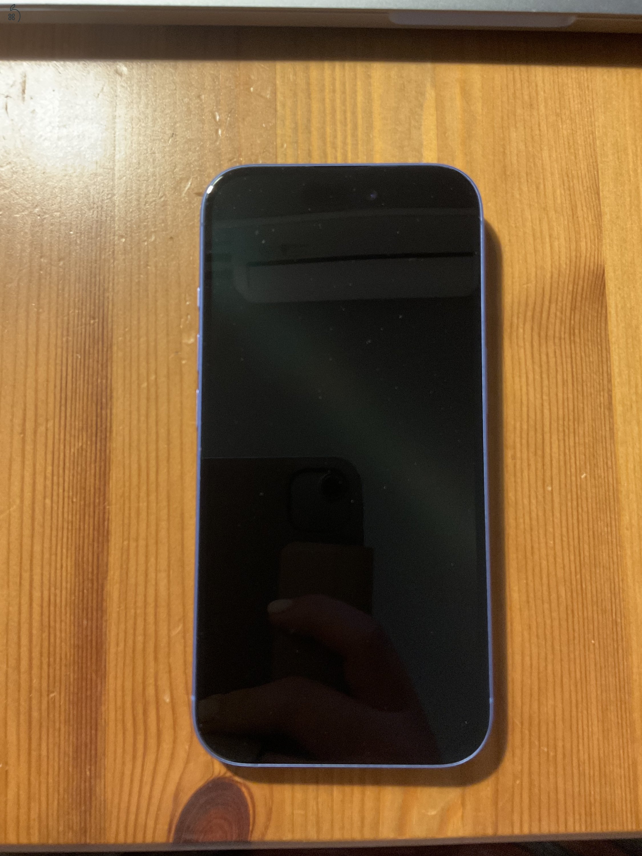 iPhone 16 256GB Ultramarin - újszerű állapot, garanciával 2025 decemberig