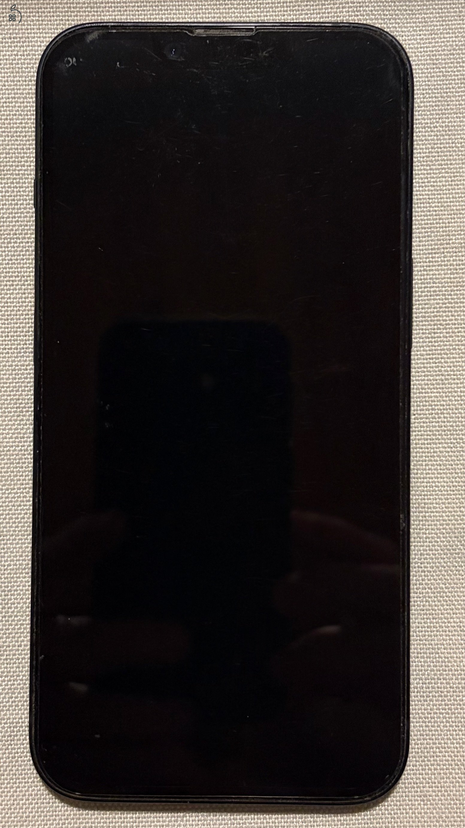 Újszerű fekete iPhone 14 128 GB eredeti kék Apple szilikon tokkal és zöld Nomad Sport tokkal