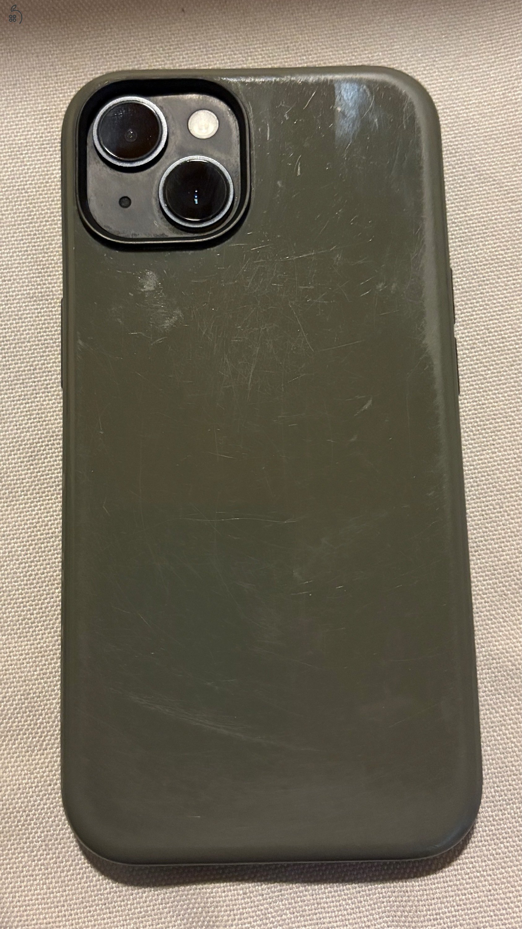 Újszerű fekete iPhone 14 128 GB eredeti kék Apple szilikon tokkal és zöld Nomad Sport tokkal