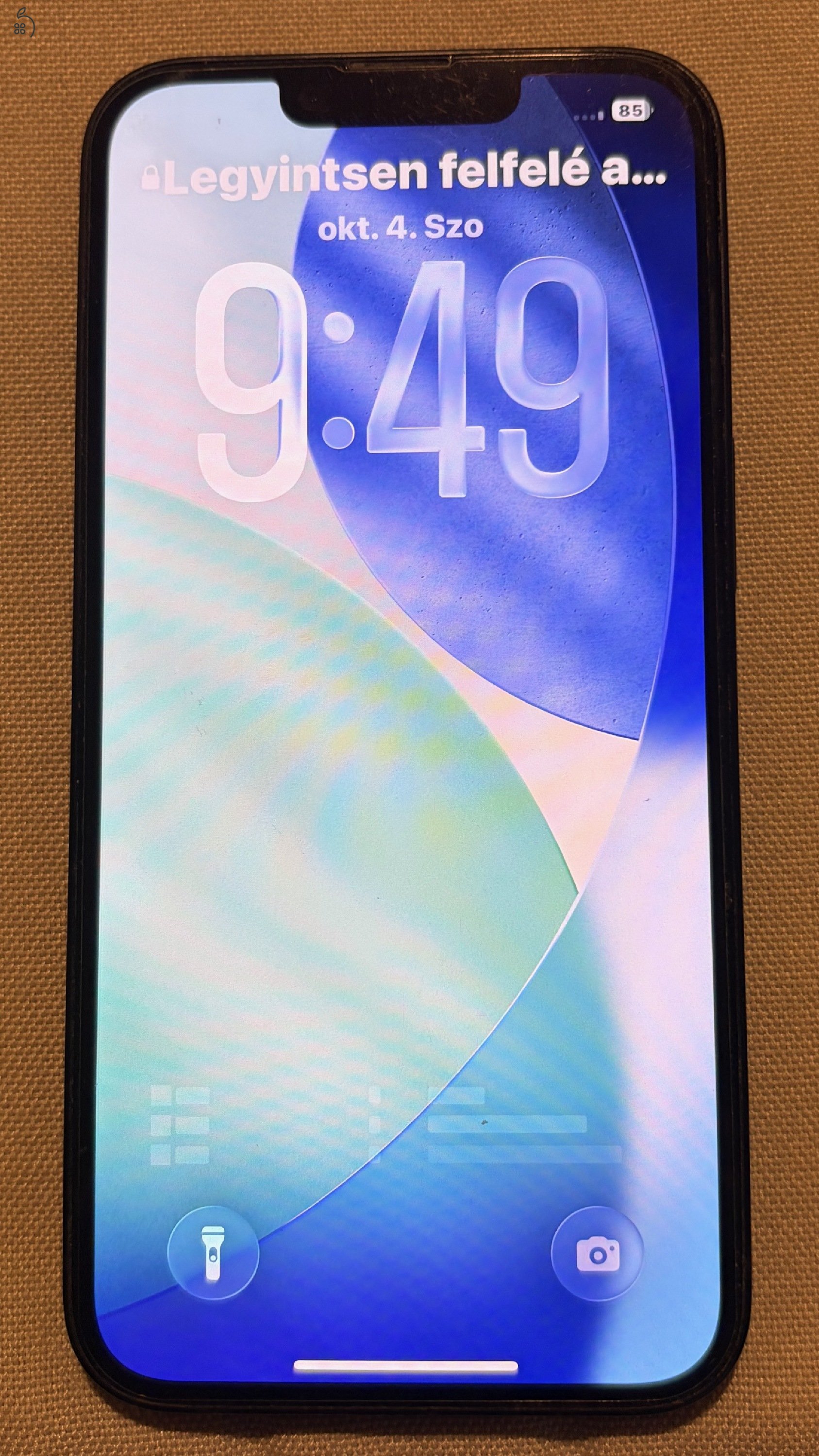 Újszerű fekete iPhone 14 128 GB eredeti kék Apple szilikon tokkal és zöld Nomad Sport tokkal