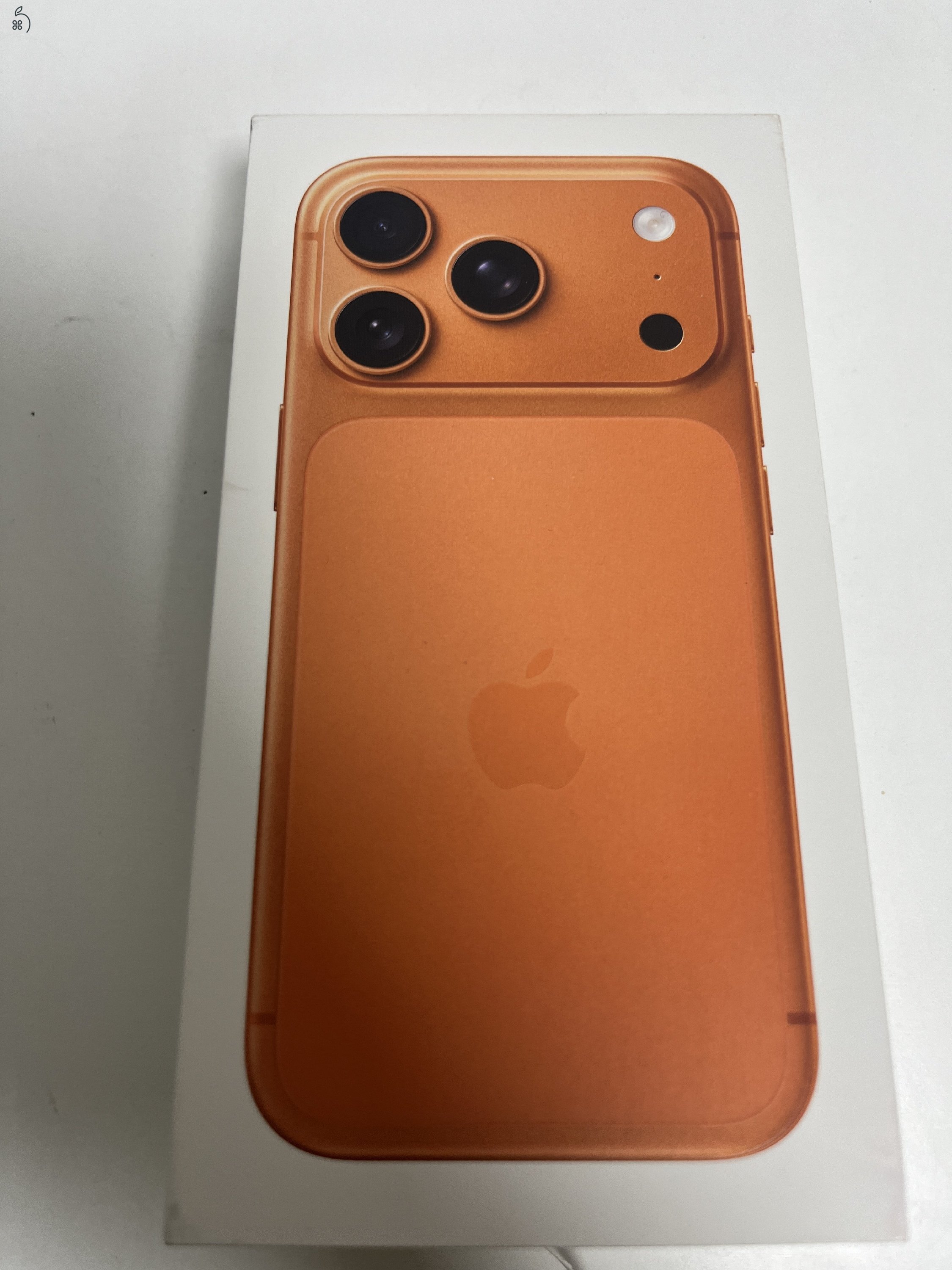 IPHONE 17 PRO NARANCS 256GB, 3 év garanciával, bontott,aktiválatlan, űzletből, beszámitás lehetséges