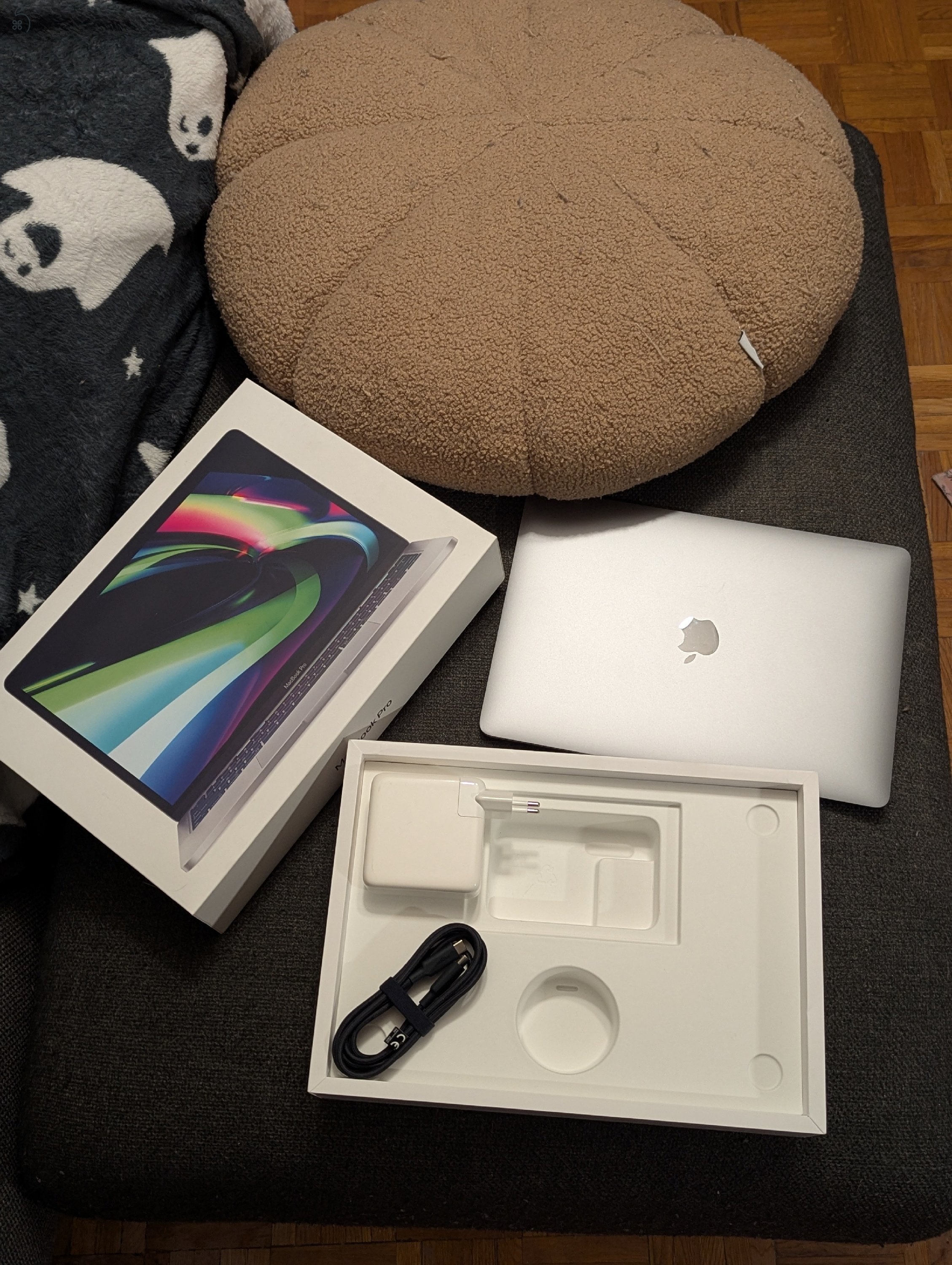 MacBook Pro M1 96% akku, magyar