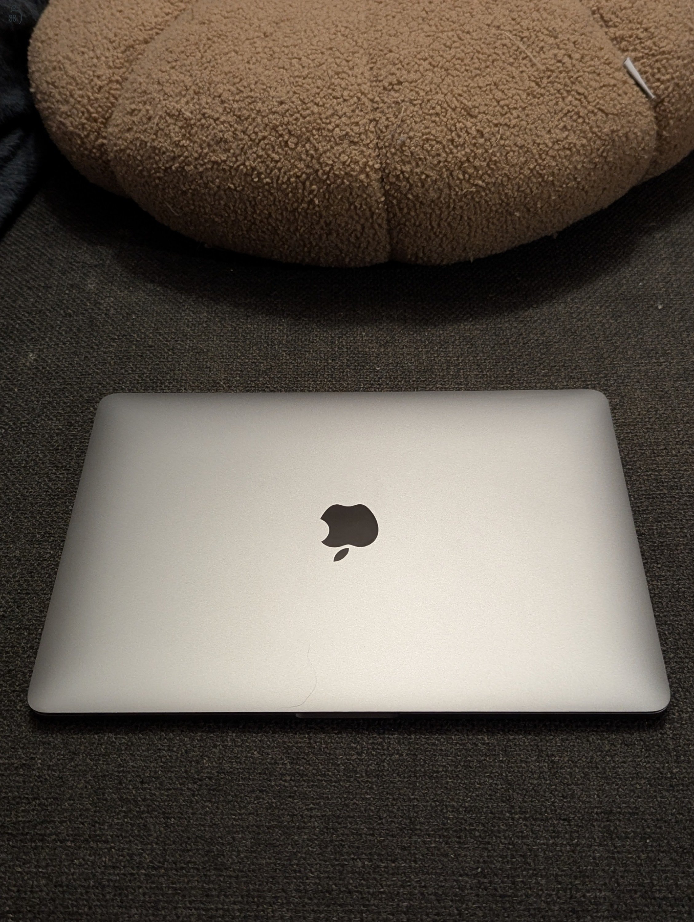 MacBook Pro M1 96% akku, magyar