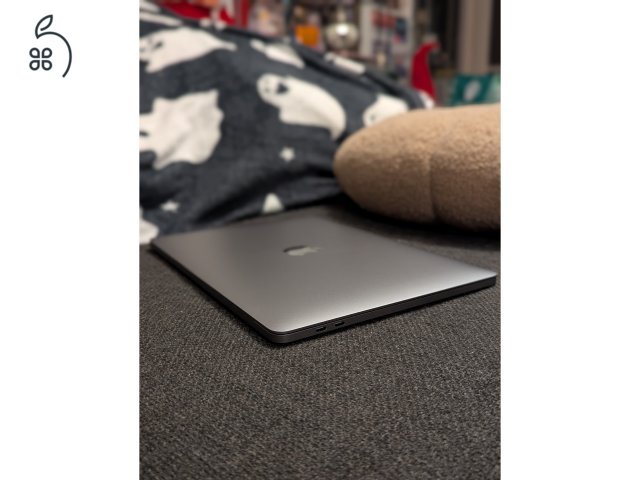 MacBook Pro M1 96% akku, magyar
