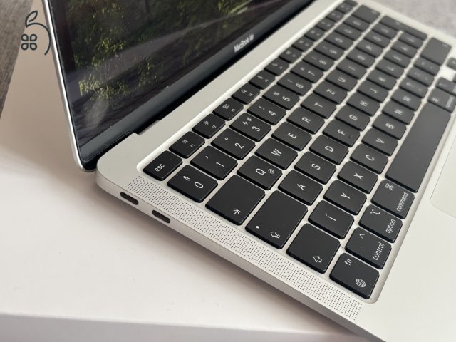Eladó 13'' MacBook Air 2020 M1 (hibátlan külső, tökéletesen működő)
