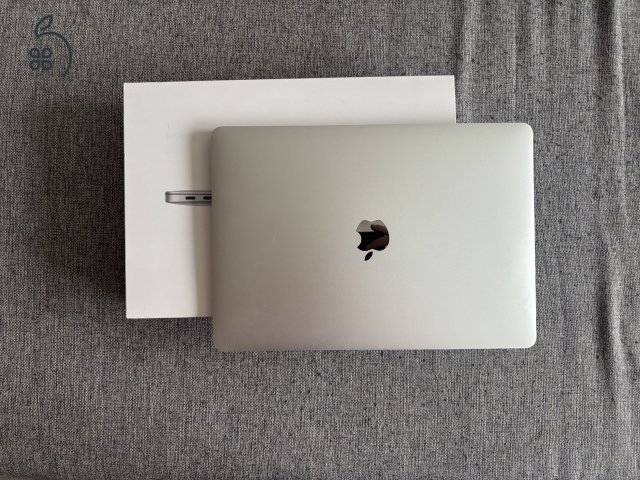 Eladó 13'' MacBook Air 2020 M1 (hibátlan külső, tökéletesen működő)