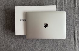Eladó 13'' MacBook Air 2020 M1 (hibátlan külső, tökéletesen működő)