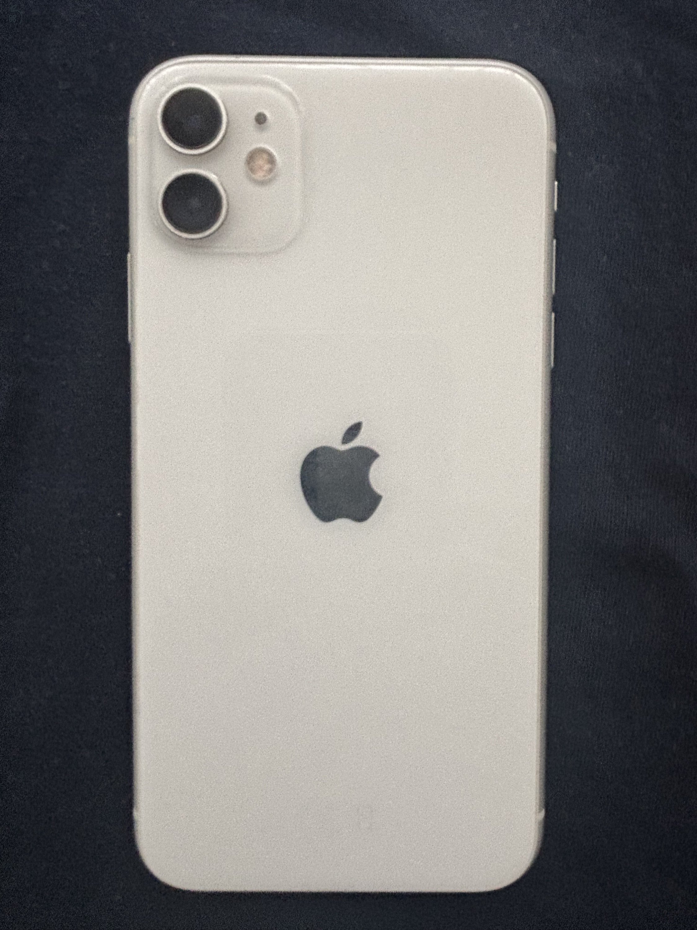 iPhone 11 fehér 128 GB kártyafüggetlen