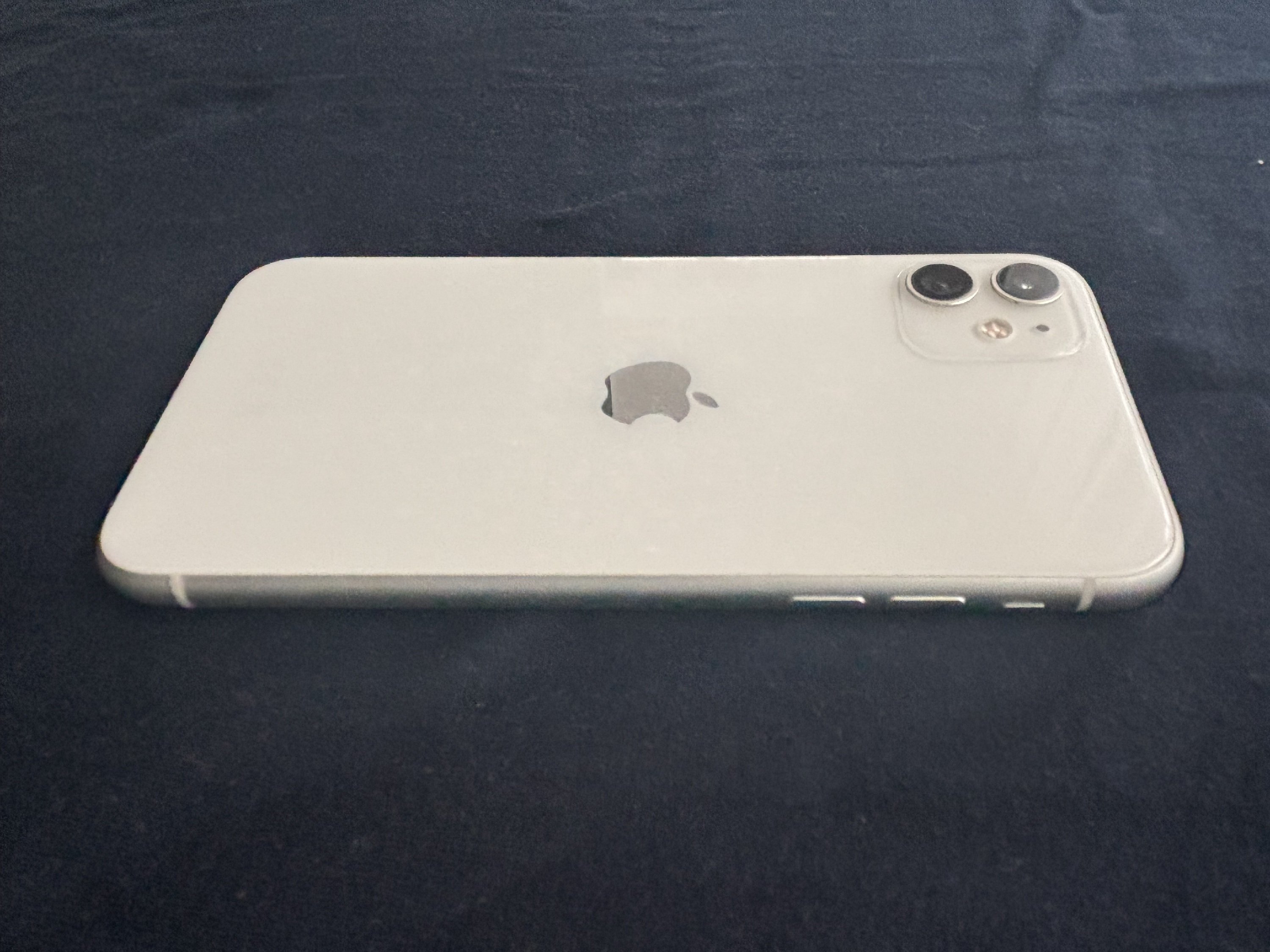 iPhone 11 fehér 128 GB kártyafüggetlen