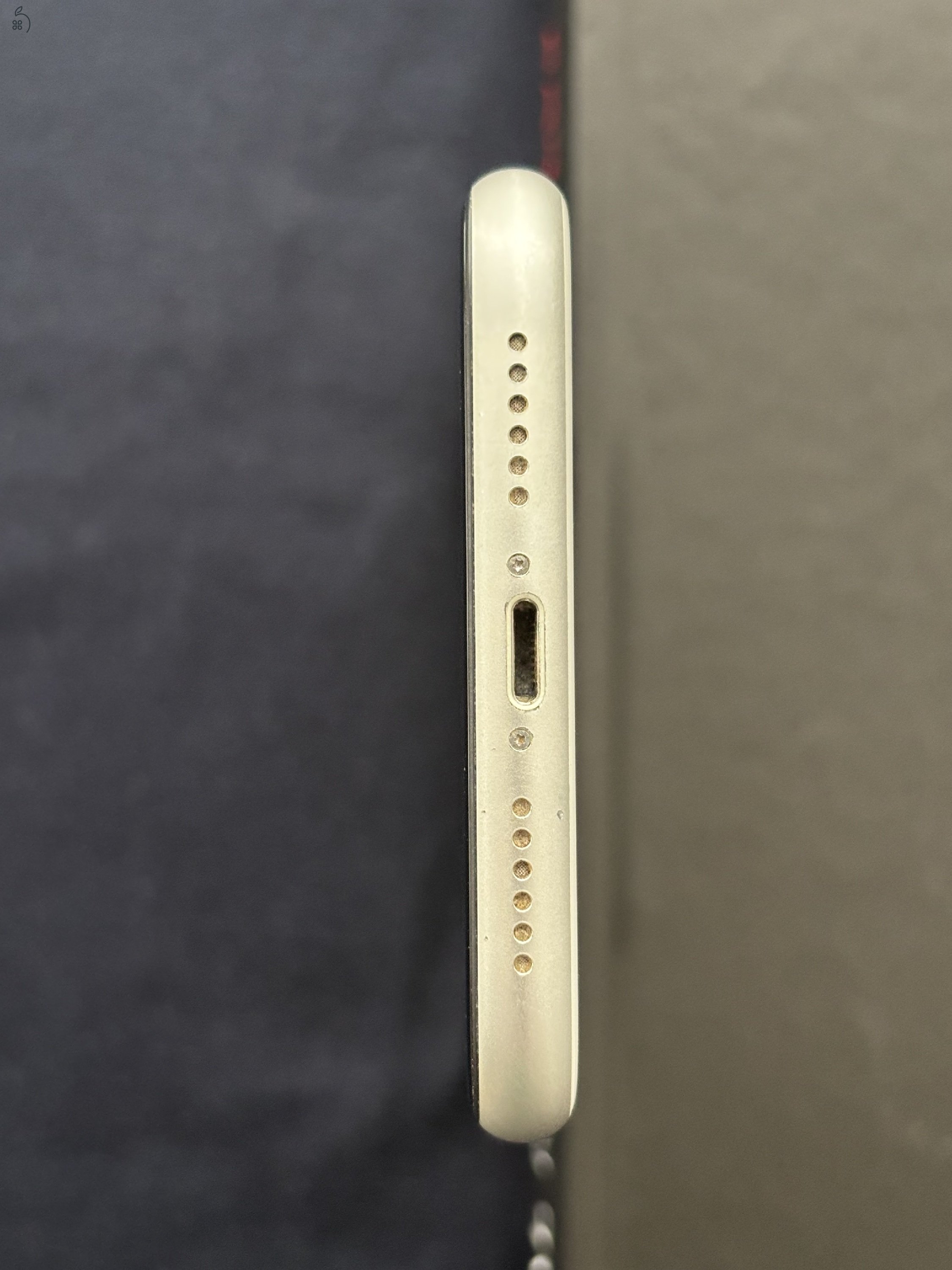 iPhone 11 fehér 128 GB kártyafüggetlen