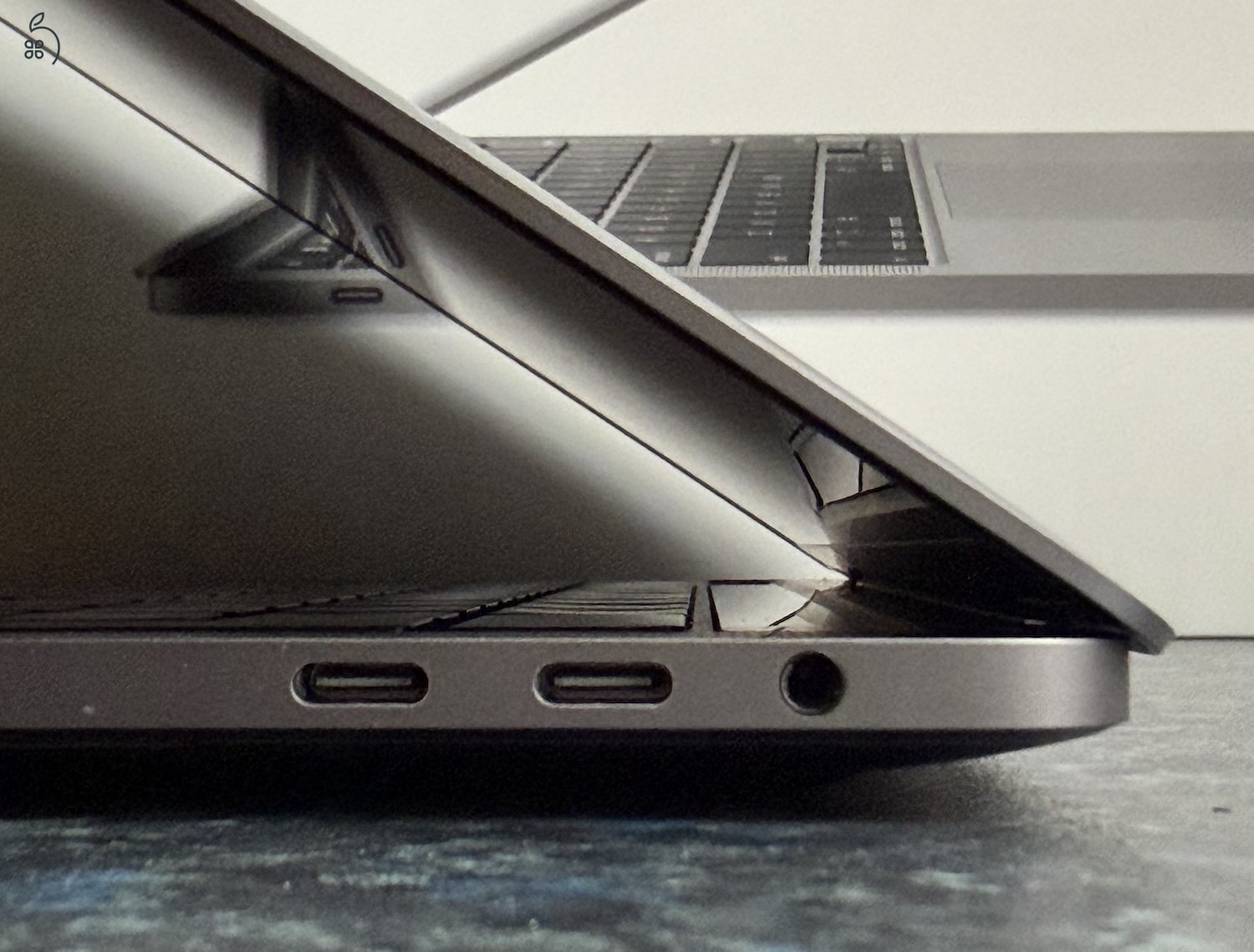 MacBook Pro 13” 2020 2,0GHz i5 Quad-Core 512GB SSD! 16GB TouchBar
