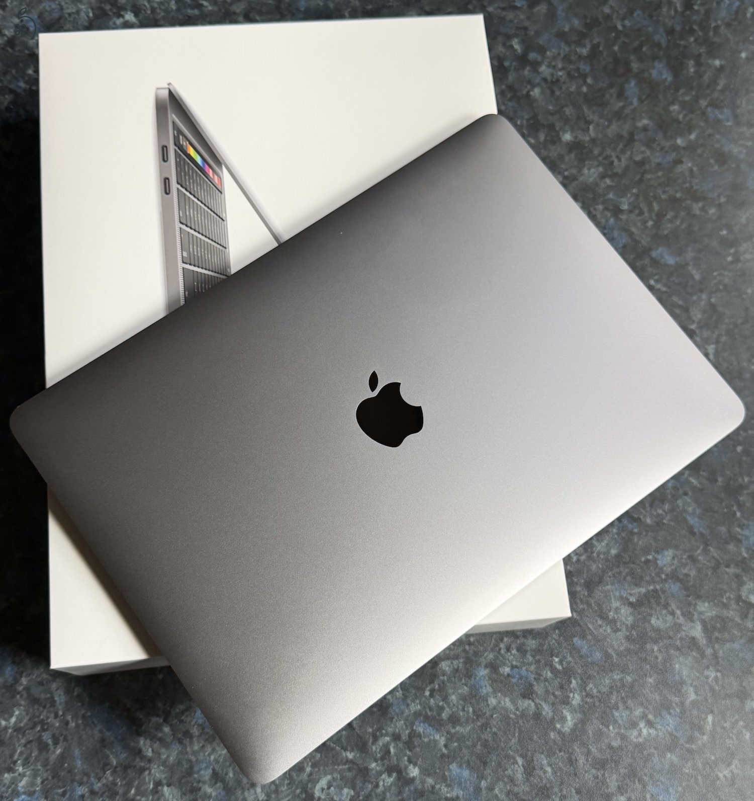 MacBook Pro 13” 2020 2,0GHz i5 Quad-Core 512GB SSD! 16GB TouchBar