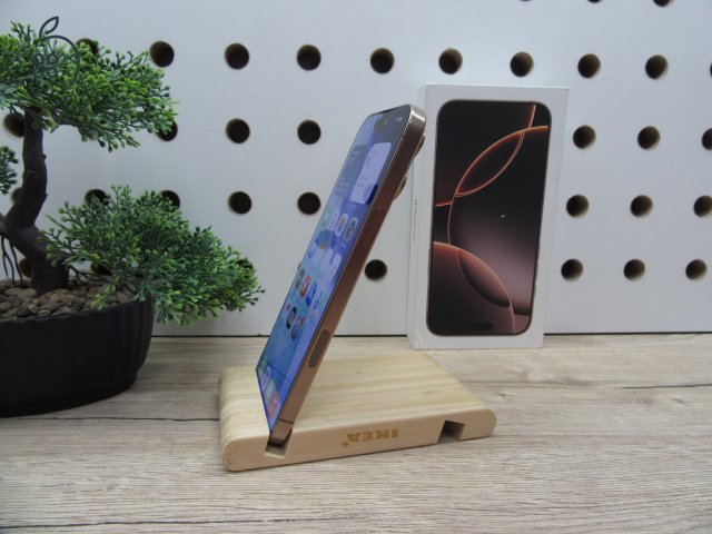 Apple iPhone 16 Pro Max – Desert Titanium – Titán dizájn, Pro kamera, 120 Hz ProMotion – 256 GB – Használt, karcmentes – 90% akku – Garancia 3 hónap