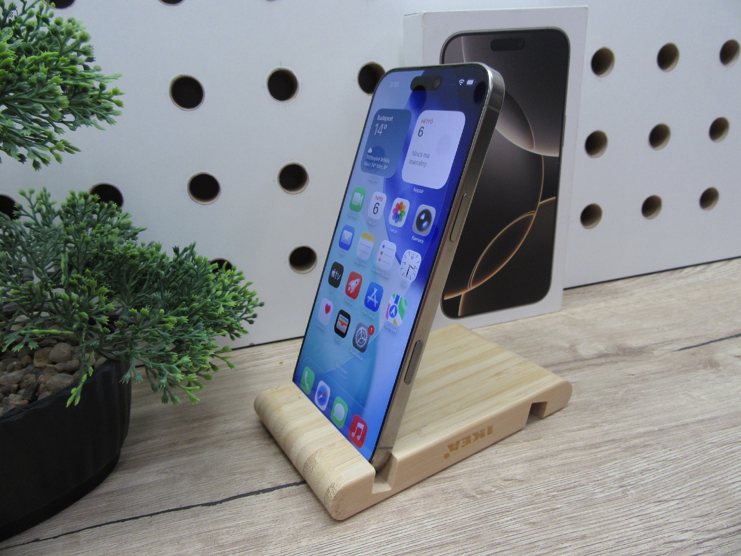 Apple iPhone 16 Pro Max – Natural Titanium – Titán dizájn, Pro kamera 5× zoommal, 120 Hz ProMotion – 256 GB – Használt, karcmentes – 100% akku (64 ciklus) – Garancia 2026. 05. 13-ig