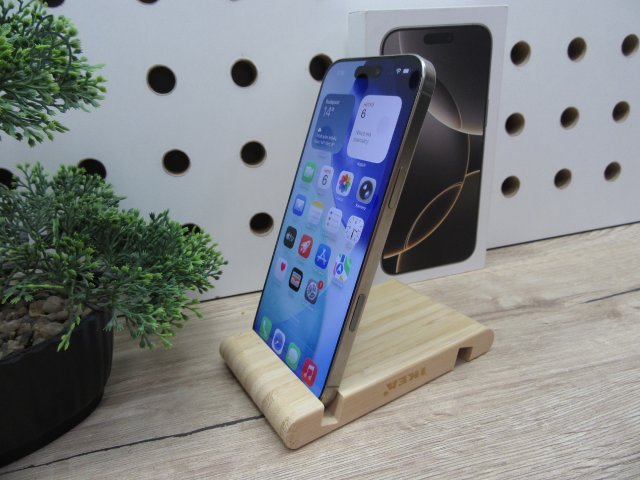 Apple iPhone 16 Pro Max – Natural Titanium – Titán dizájn, Pro kamera 5× zoommal, 120 Hz ProMotion – 256 GB – Használt, karcmentes – 100% akku (64 ciklus) – Garancia 2026. 05. 13-ig