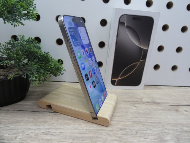 Apple iPhone 16 Pro Max – Natural Titanium – Titán dizájn, Pro kamera 5× zoommal, 120 Hz ProMotion – 256 GB – Használt, karcmentes – 100% akku (64 ciklus) – Garancia 2026. 05. 13-ig