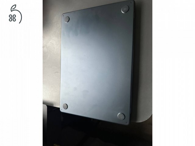 Eladó egy 2023-as MacBook Air 15